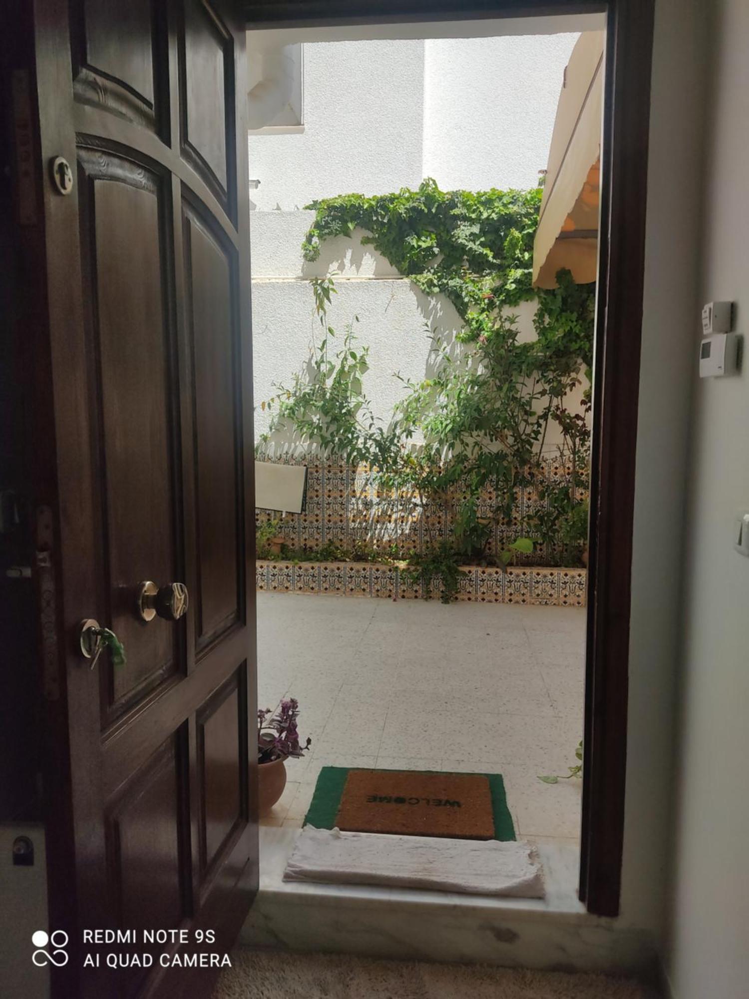 Etage De Villa Avec Jardin, Pres De L'Aireport Et Parking Prive Ariana Exteriör bild